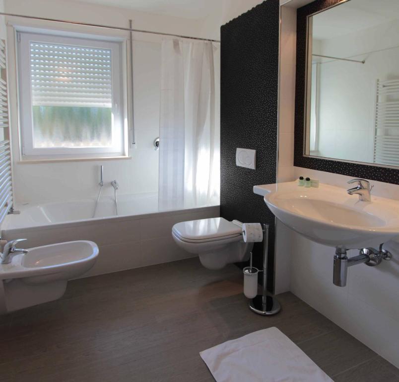 Residence Rivachiara Bagian luar foto