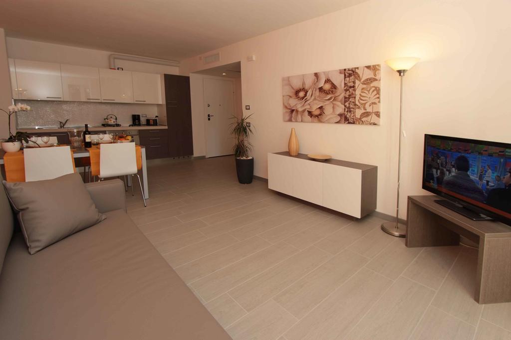 Residence Rivachiara Bagian luar foto